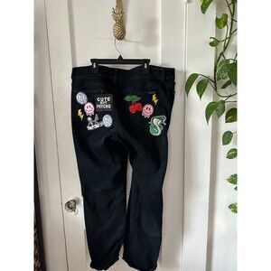 Chicos so Slimming Women’s size 2.5 black jeans with patches